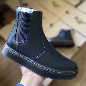 Dr. Martens Unisex Leather Chelsea Boot Black M7 / W8
